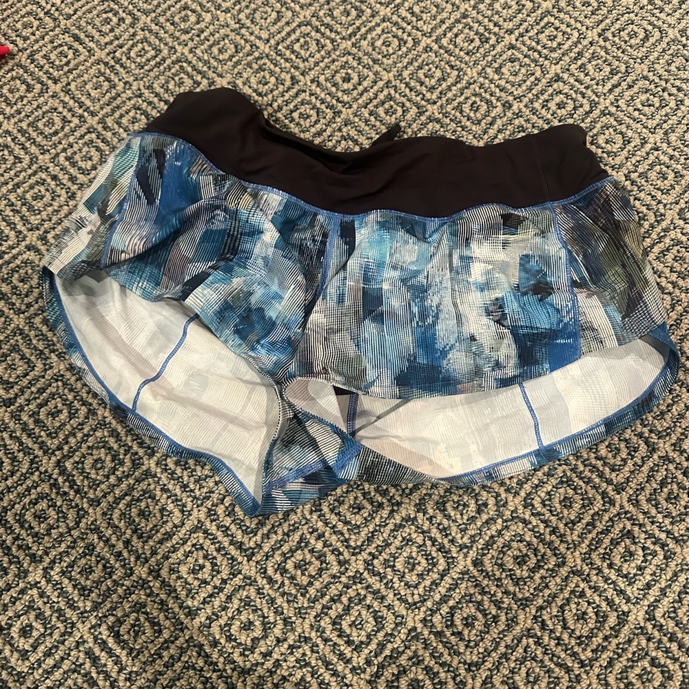 lulu shorts 2.5 inch